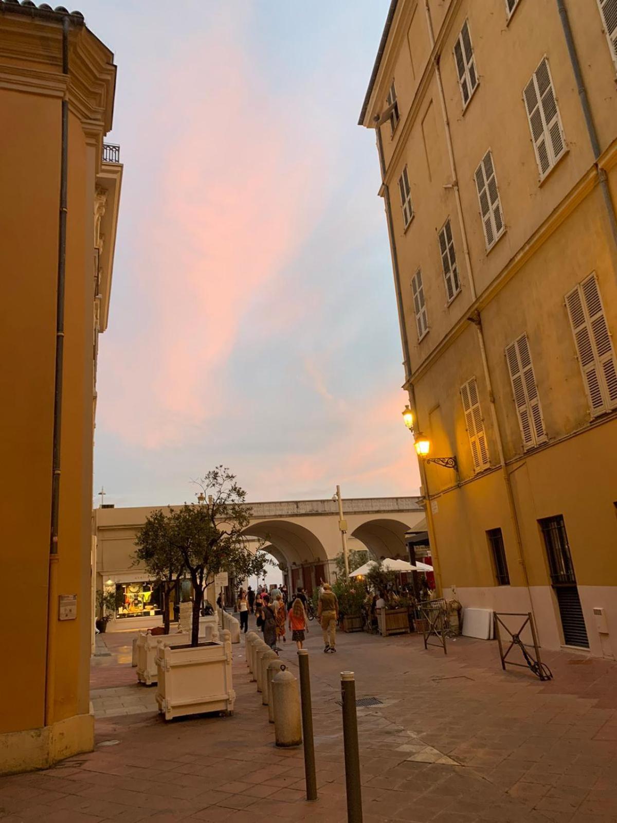 Apartment 33 On The Old Historic Senate Square Ніцца Екстер'єр фото
